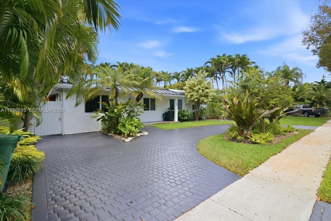 House in Miami, Florida, United States 3 - 17631034
