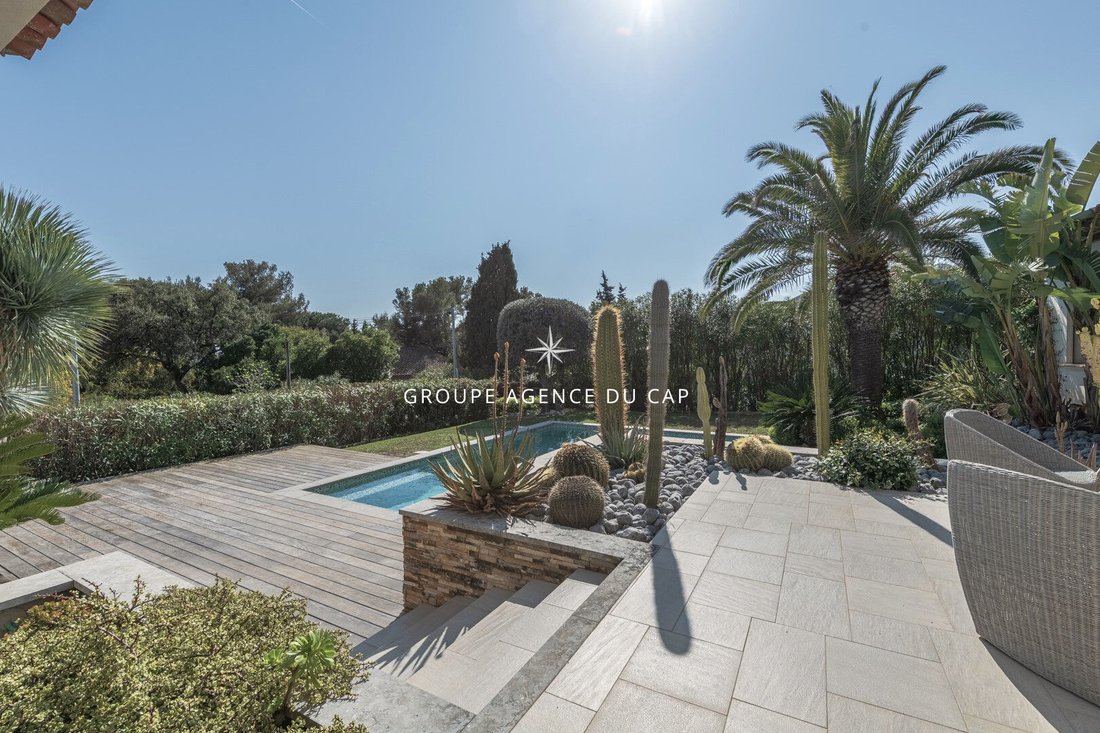 Villa in Les Issambres, Roquebrune-sur-Argens, France 4 - 17629882
