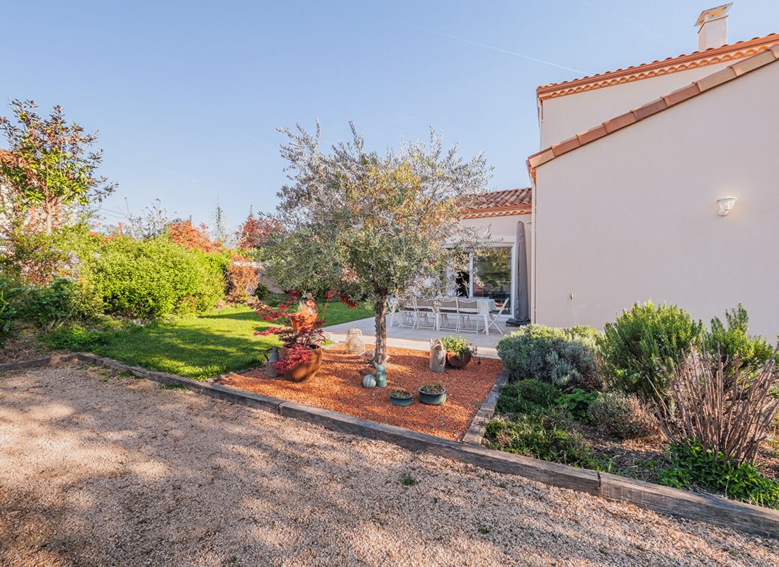 Villa in Grand Centre, Albi, France 3 - 17605062