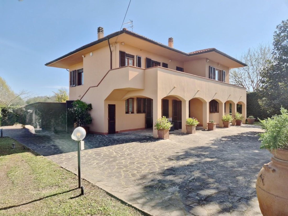 Villa in Crespina, Tuscany, Italy 2 - 17631179