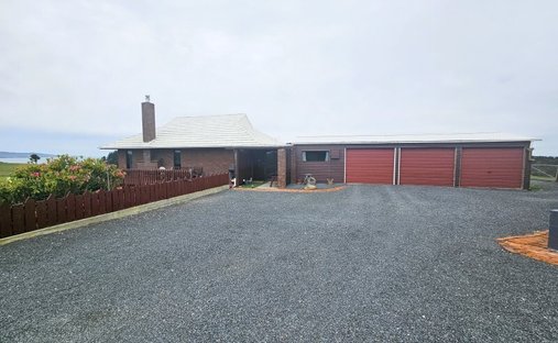 Country House in Kaka Point, Otago, New Zealand 1