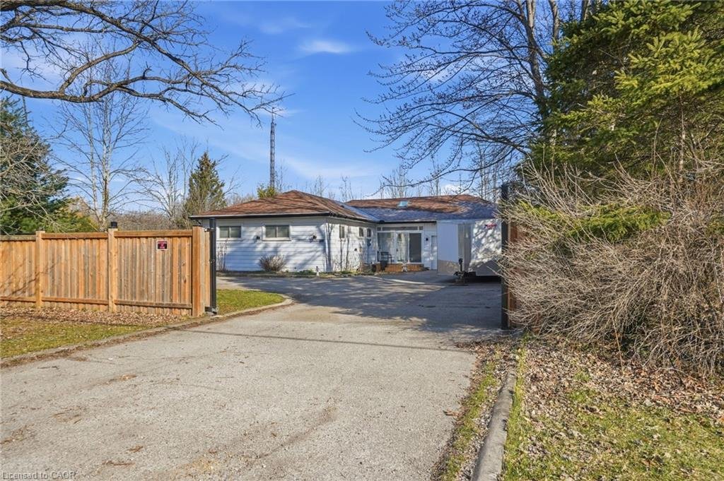 House in Hamilton, Ontario, Canada 2 - 17628635