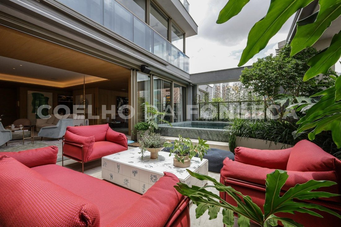 Condo in São Paulo, State of São Paulo, Brazil 1 - 17639301