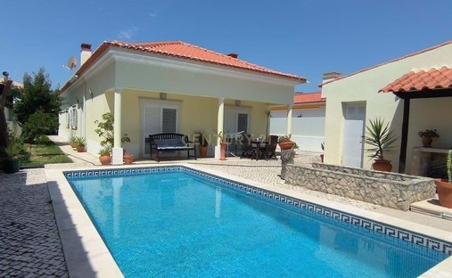 Villa in Azeitao (Sao Lourenco e Sao Simao), Setubal, Portugal 1