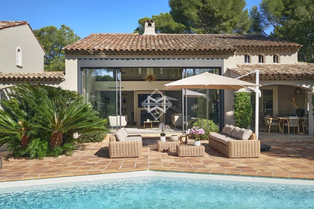 Villa in Mougins, Provence-Alpes-Côte d'Azur, France 2 - 17633744