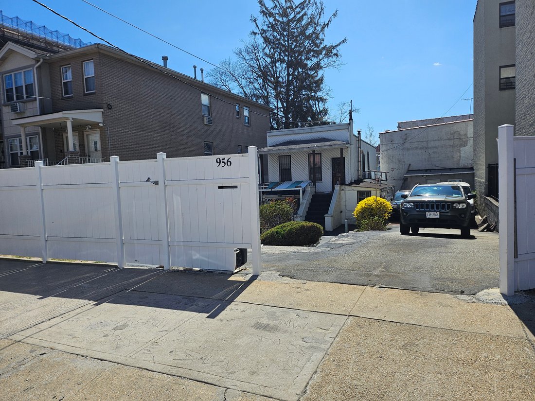 House in New York, New York, United States 3 - 17630669