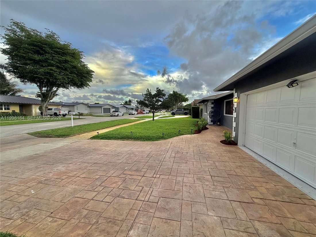 House in Davie, Florida, United States 3 - 17631055