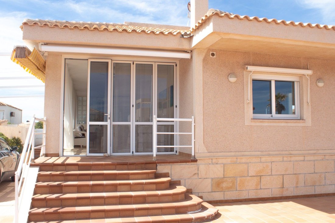 Villa in La Manga del Mar Menor, San Javier, Región de Murcia 2 - 17639421