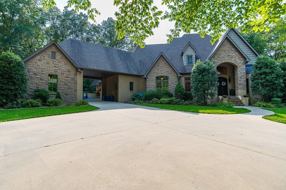 House in Tullahoma, Tennessee, United States 1 - 15833962