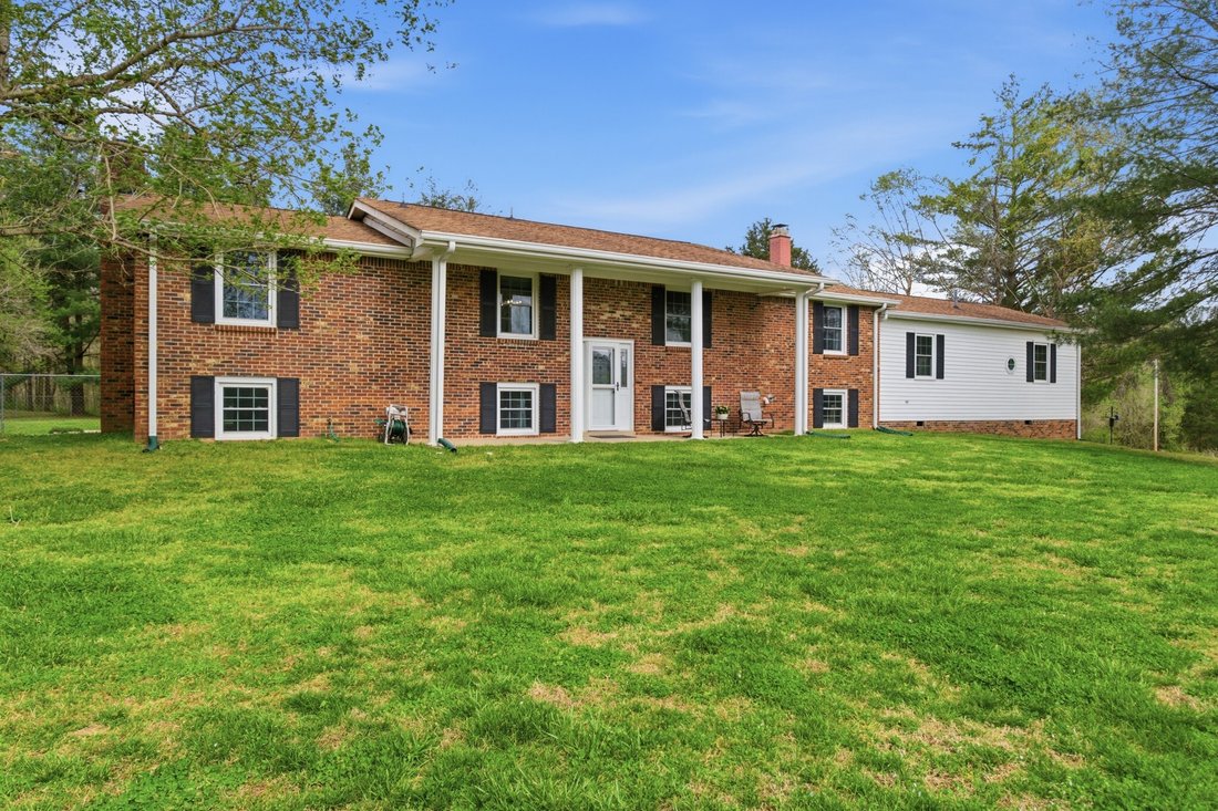 House in Dickson, Tennessee, United States 2 - 17630384