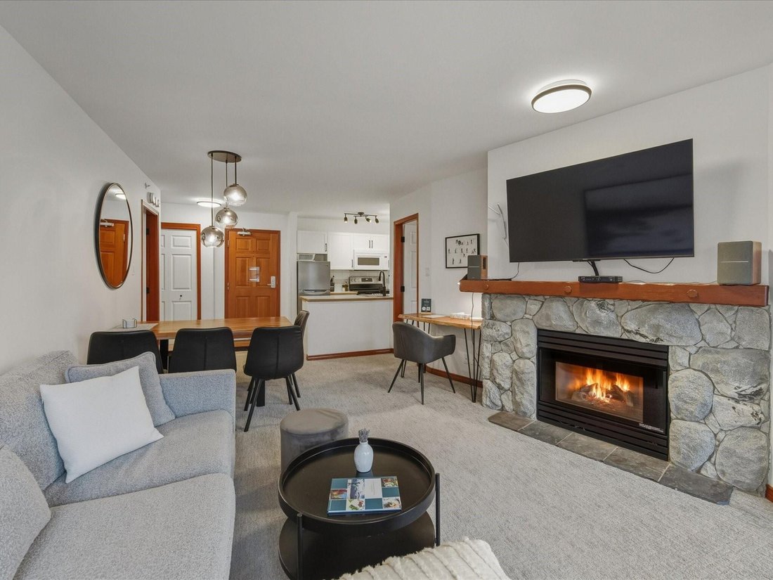 Condo in Whistler, British Columbia, Canada 4 - 17635634