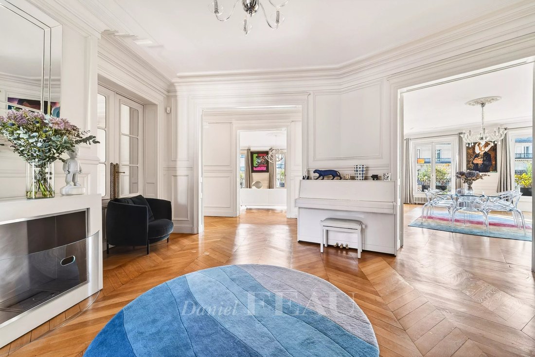 Apartment in Mairie, Paris 8e Arrondissement, Paris 4 - 17629701