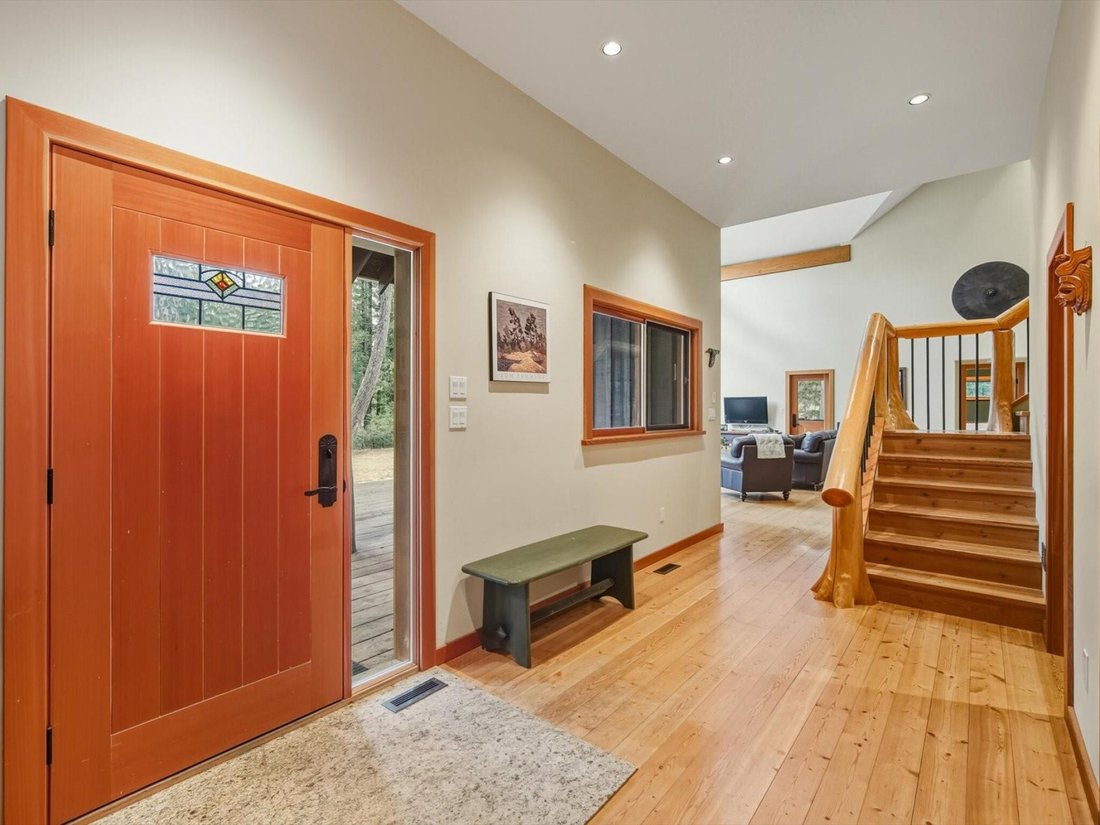 House in Squamish-Lillooet C, British Columbia, Canada 2 - 17635690