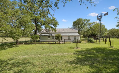 Farm Ranch in Center Point, Texas, United States 1