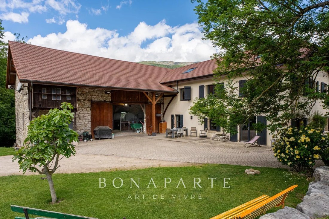 Estate in Chevry, Auvergne-Rhône-Alpes, France 2 - 17629848