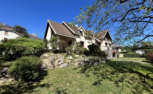 Maison à Le Village, Seyssins, France 1