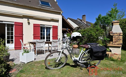 House in Vieux Village-Murs du Parc, Marolles-en-Brie, France 1