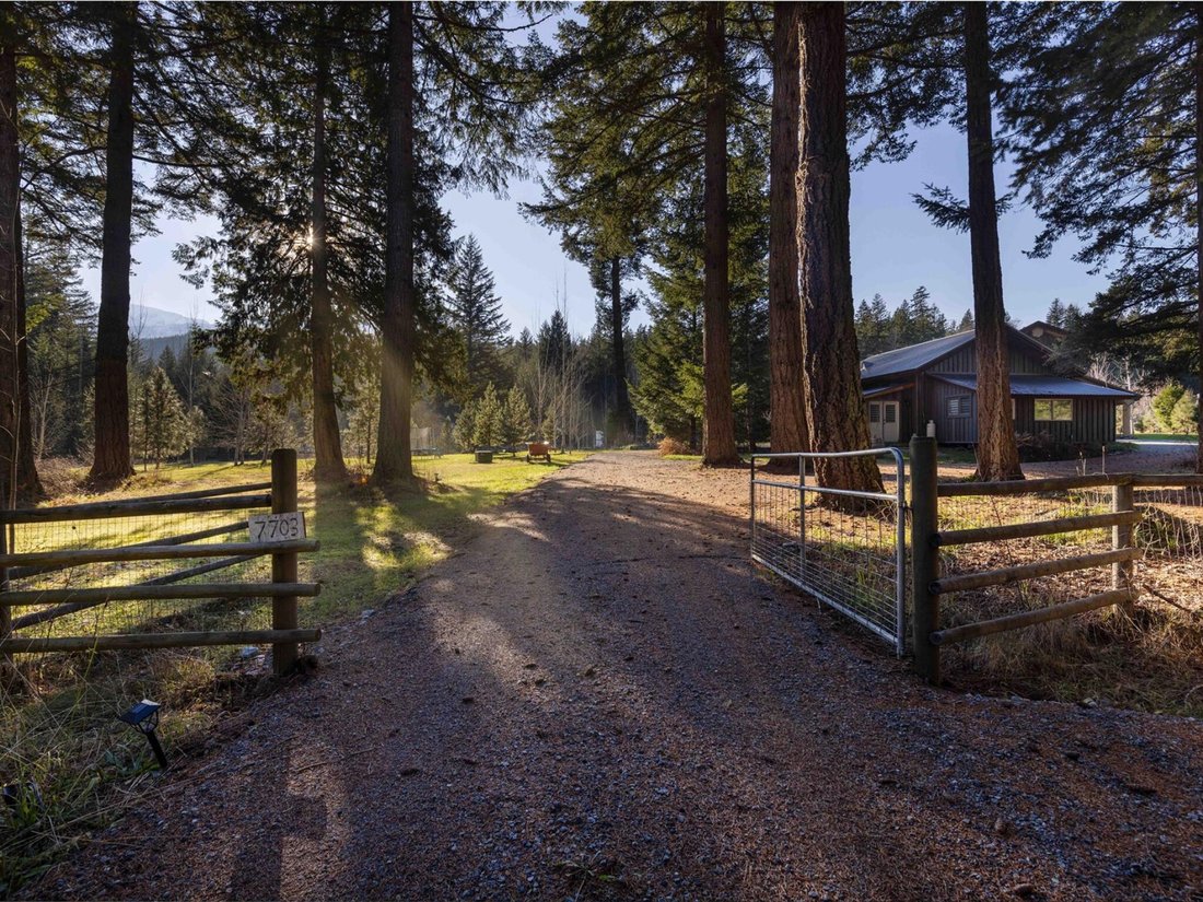 House in Owl Creek, British Columbia, Canada 2 - 17635551