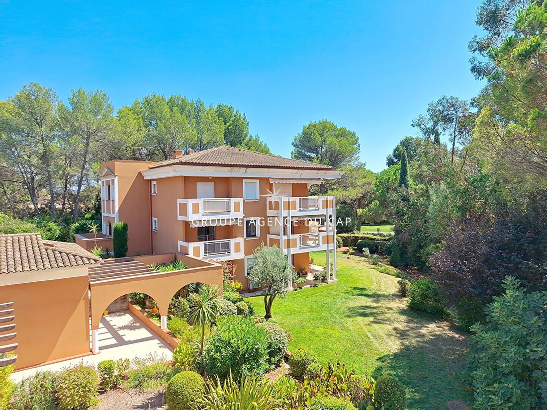 Apartment in Valescure-Vaulongue-Clair Bois-Vallon Suveret, Saint-Raphaël, France 1 - 17629872