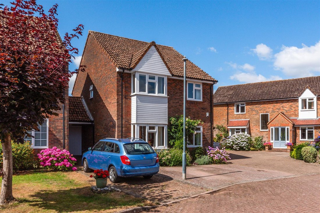 House in Woodmansterne, Reigate and Banstead, England 1 - 17638509