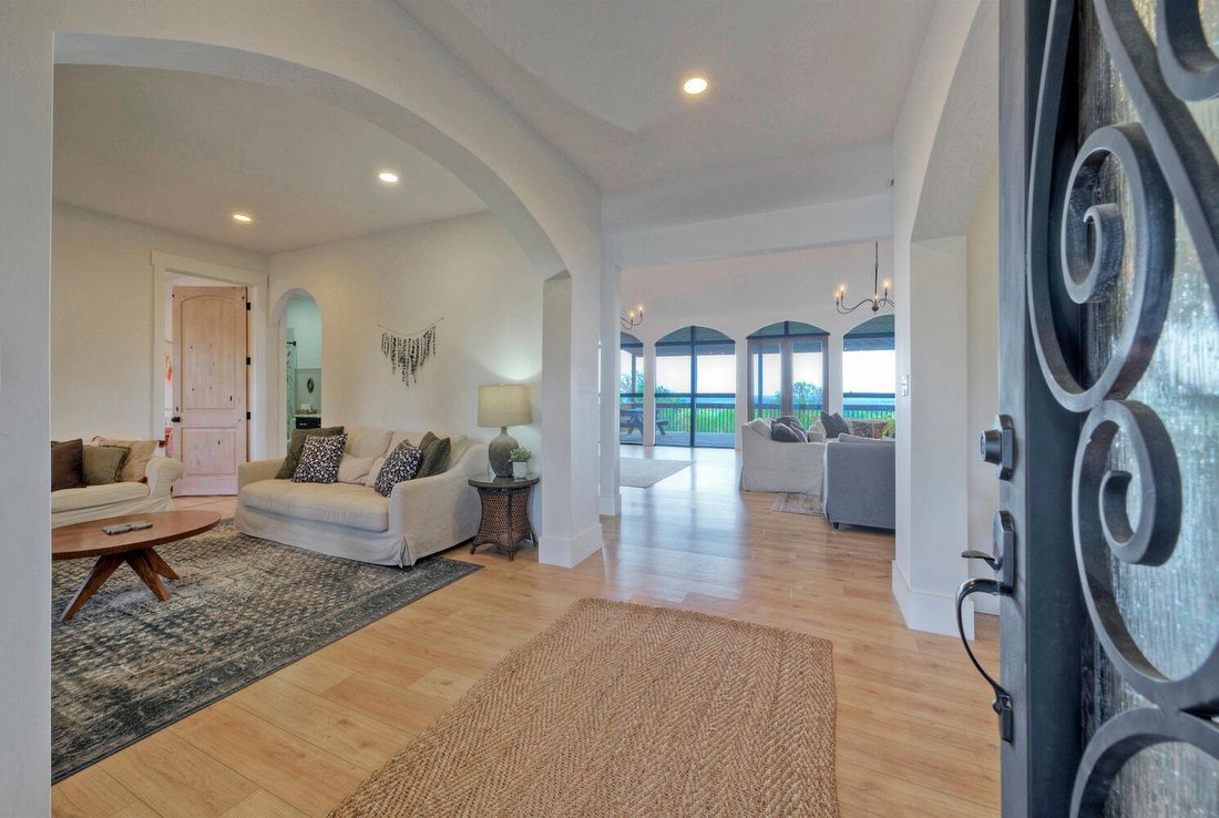 House in Elgin, Texas, United States 4 - 17627964