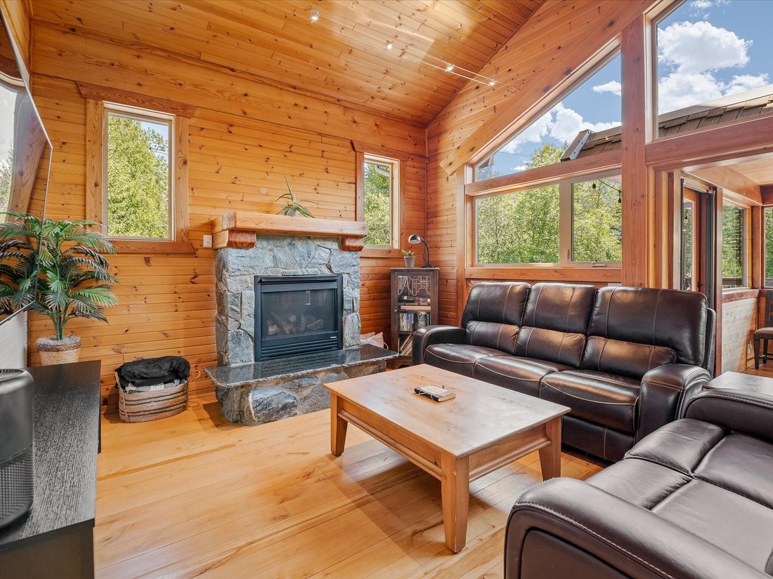 House in Pemberton, British Columbia, Canada 2 - 17635903