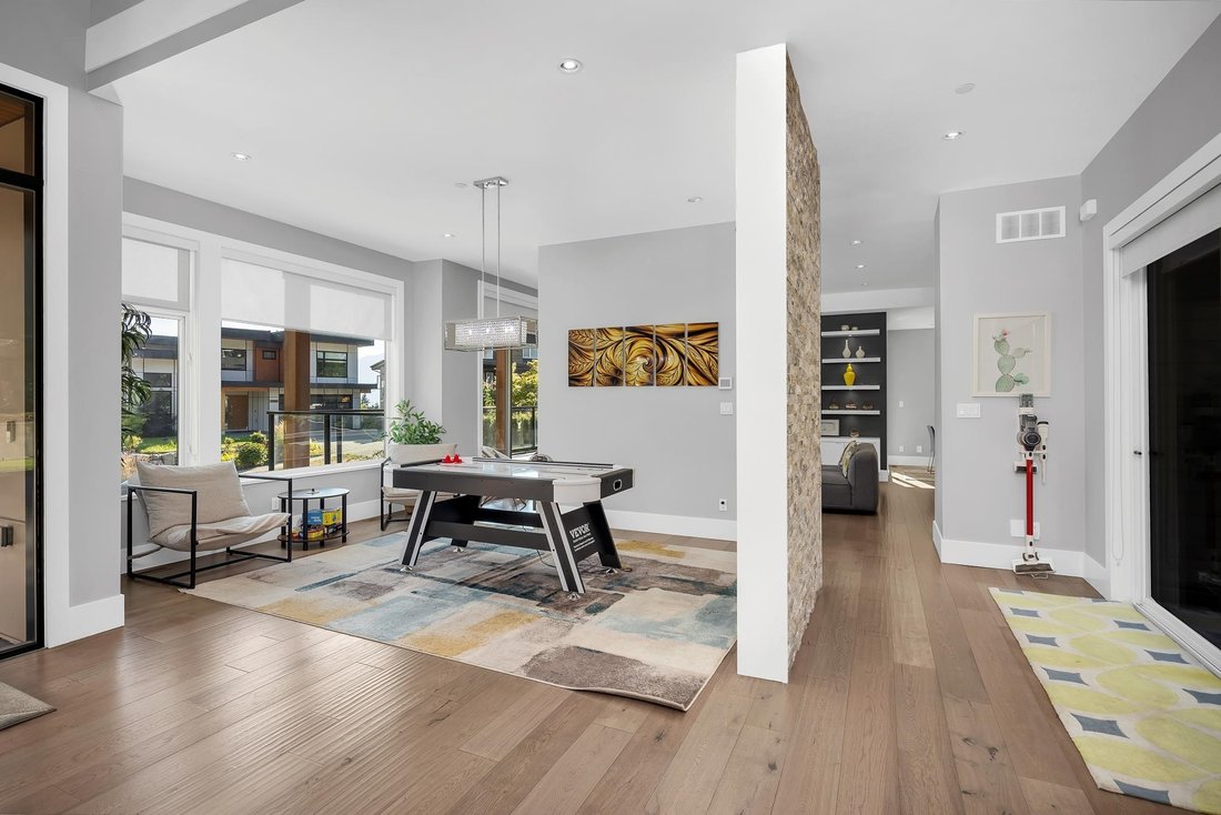 House in Squamish, British Columbia, Canada 2 - 17633027