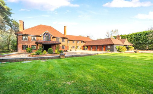 Casa a Brookwood, Woking, Inghilterra 1