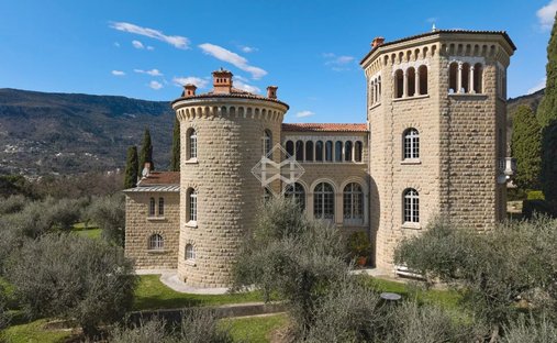 Domaine à Sud-Village-Pointe, Contes, France 1