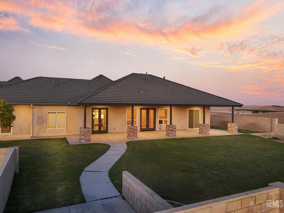 House in Bakersfield, California, United States 4 - 17632357