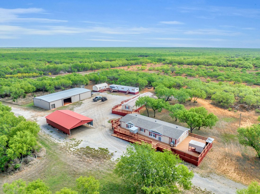 Farm Ranch in Cotulla, Texas, United States 1 - 17638415