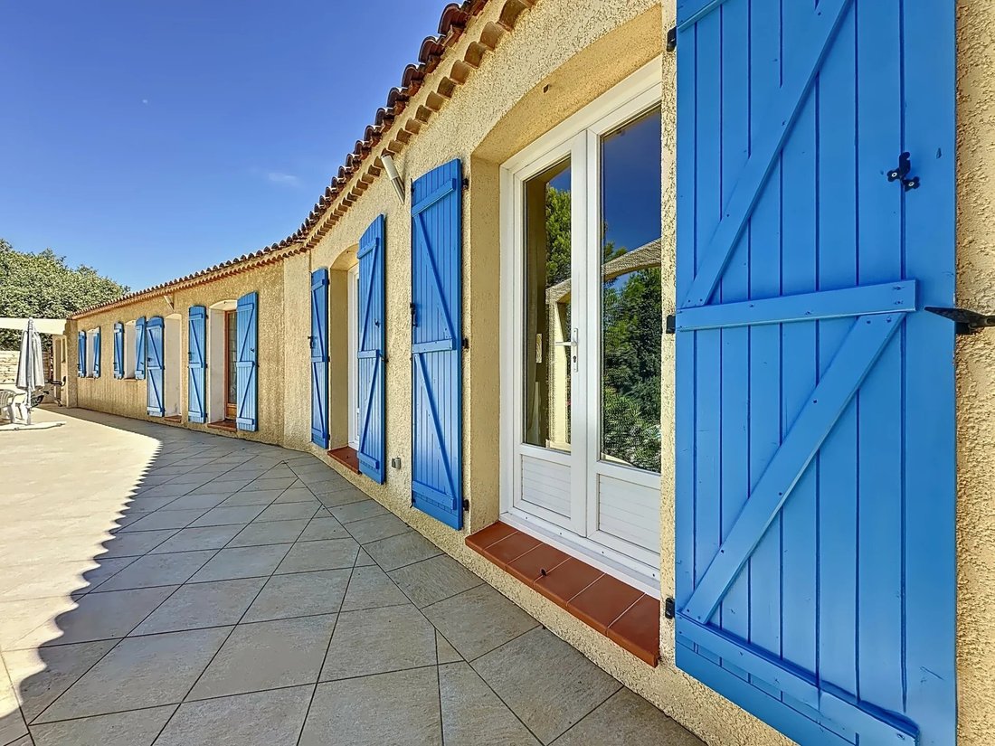 Villa in Tavernes, Provence-Alpes-Côte d'Azur, France 1 - 17629658