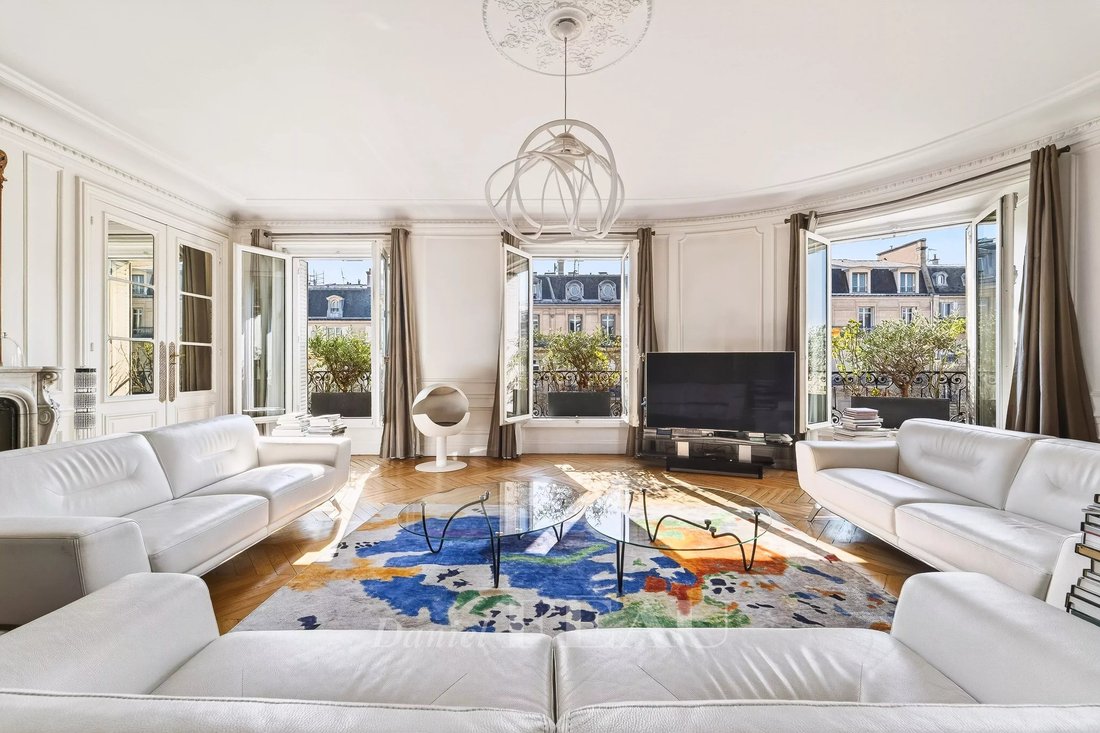 Apartment in Mairie, Paris 8e Arrondissement, Paris 3 - 17629701