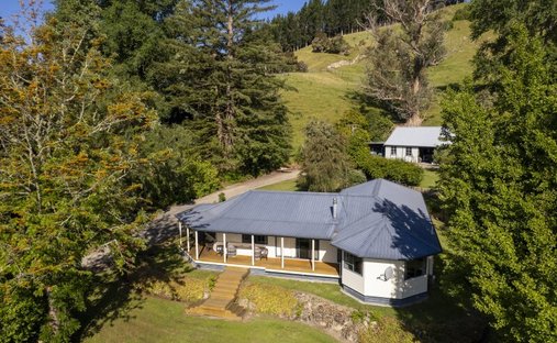 Country House in Ormond, Gisborne, New Zealand 1