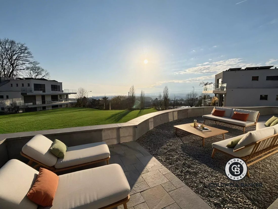 Prilly Brand New 4.5 Room Apartment Lake View!