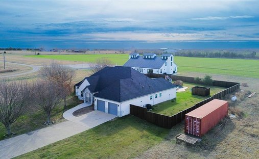 House in Celeste, Texas, United States 1