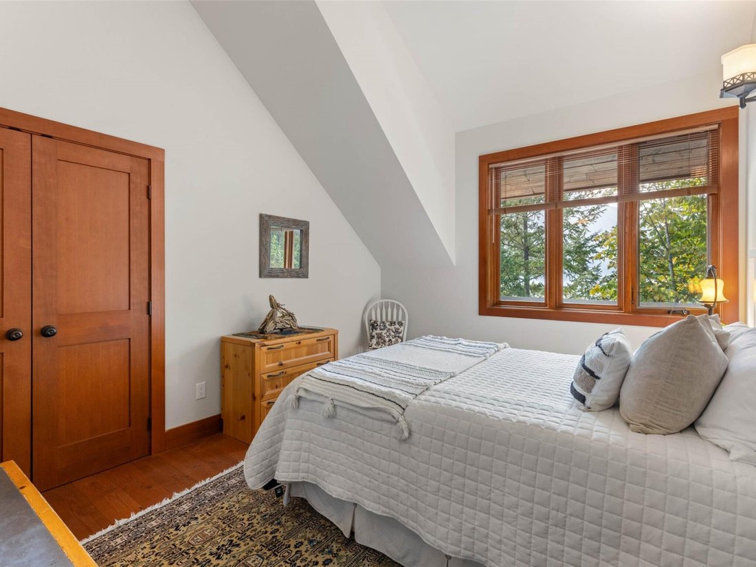 House in Mount Currie, British Columbia, Canada 4 - 17635660