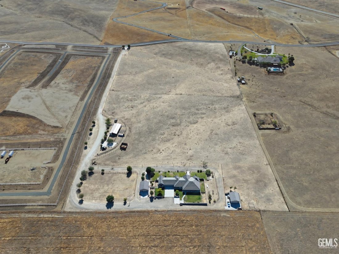House in Bakersfield, California, United States 2 - 17632357