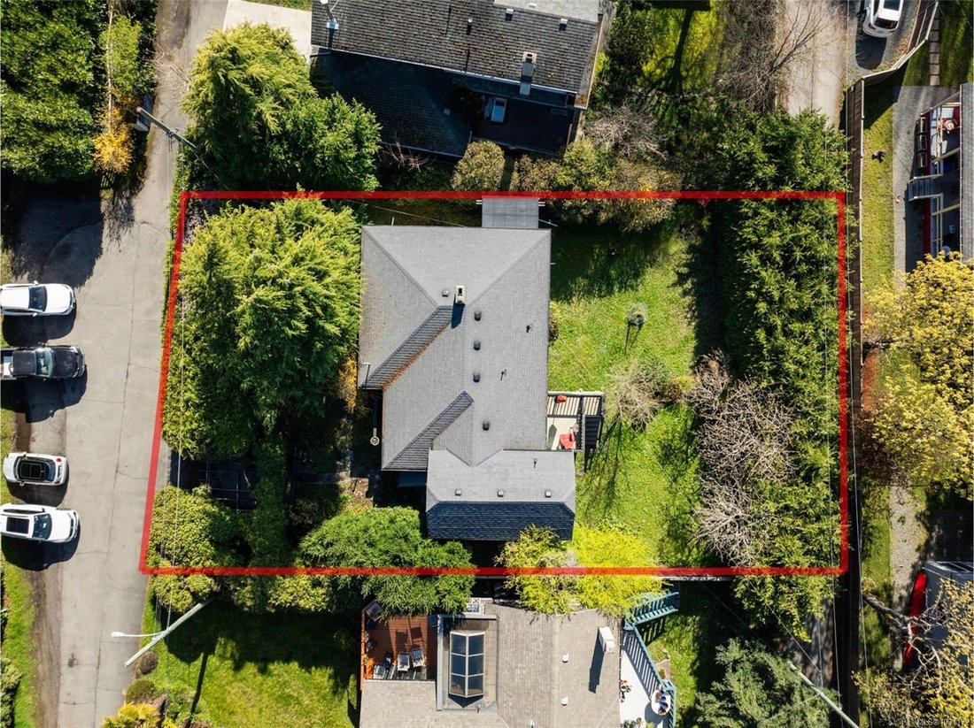 House in Saanich, British Columbia, Canada 4 - 17633168