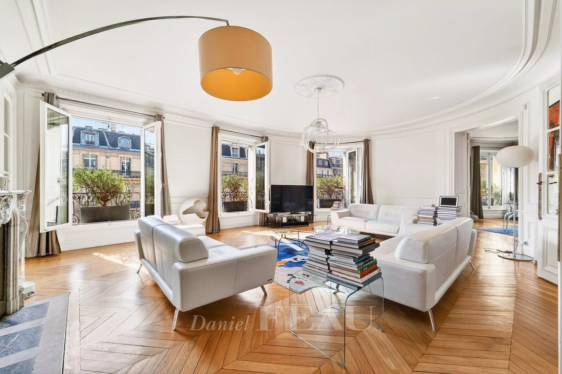 Apartment in Mairie, Paris 8e Arrondissement, Paris 1 - 17629701