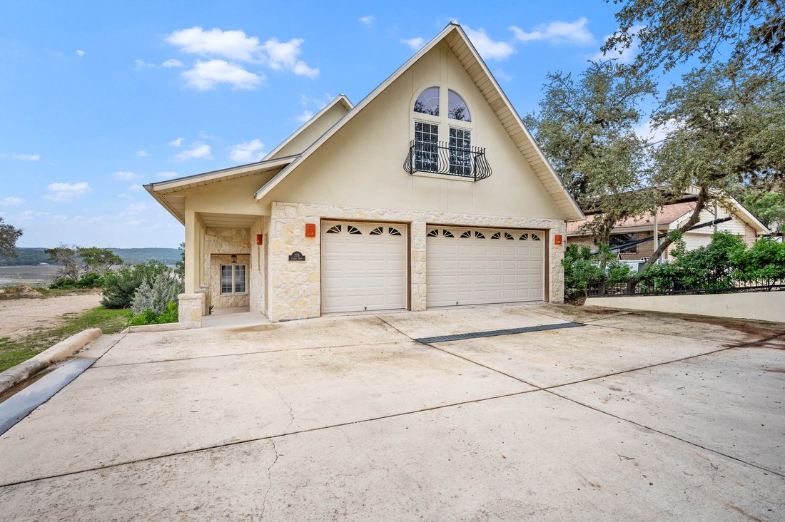 House in Pipe Creek, Texas, United States 3 - 17636231