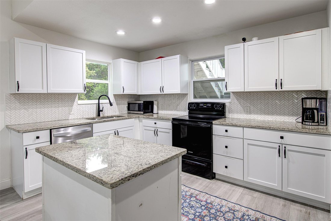 Townhouse in The Hills, Texas, United States 5 - 17638134