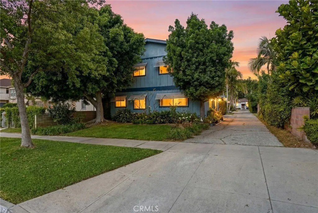 Altadena, California, United States 2 - 17633448