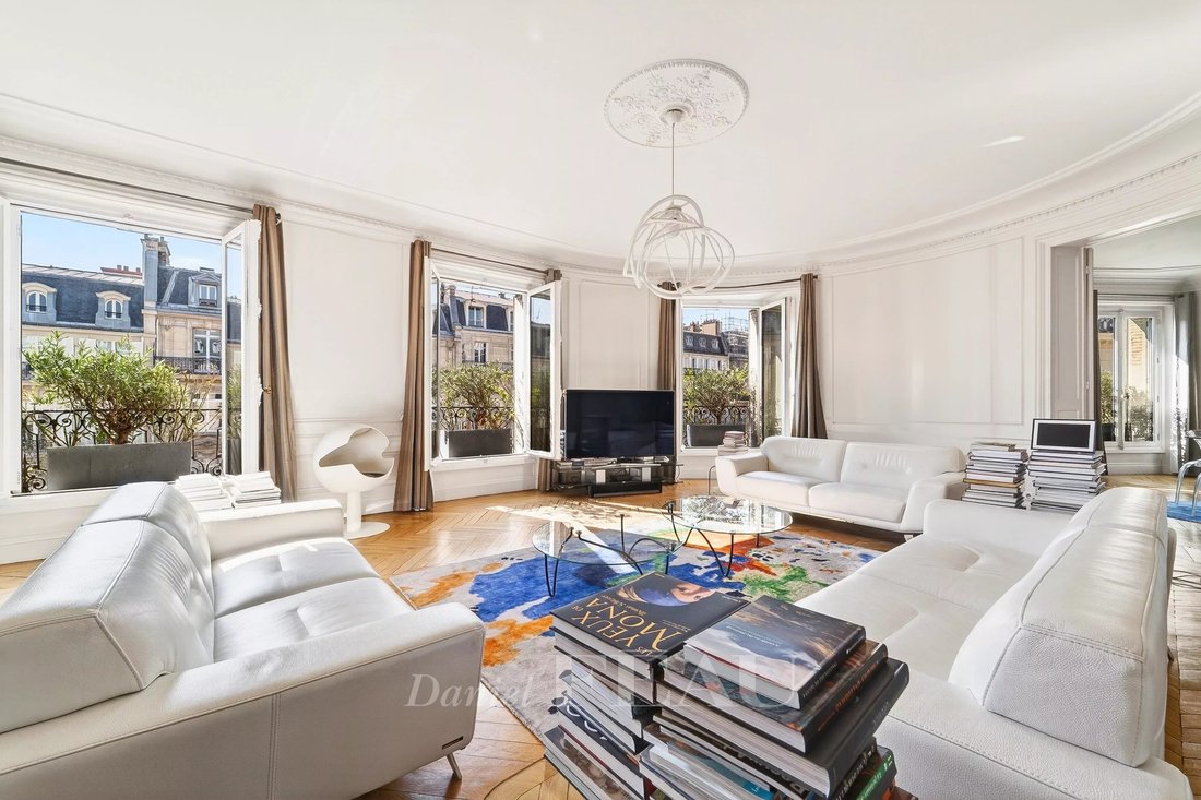 Apartment in Mairie, Paris 8e Arrondissement, Paris 2 - 17629701
