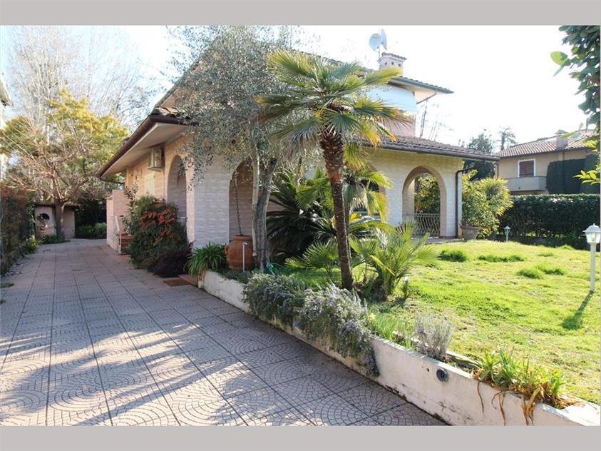 Villa in Center, Forte dei Marmi, Tuscany 2 - 17627932