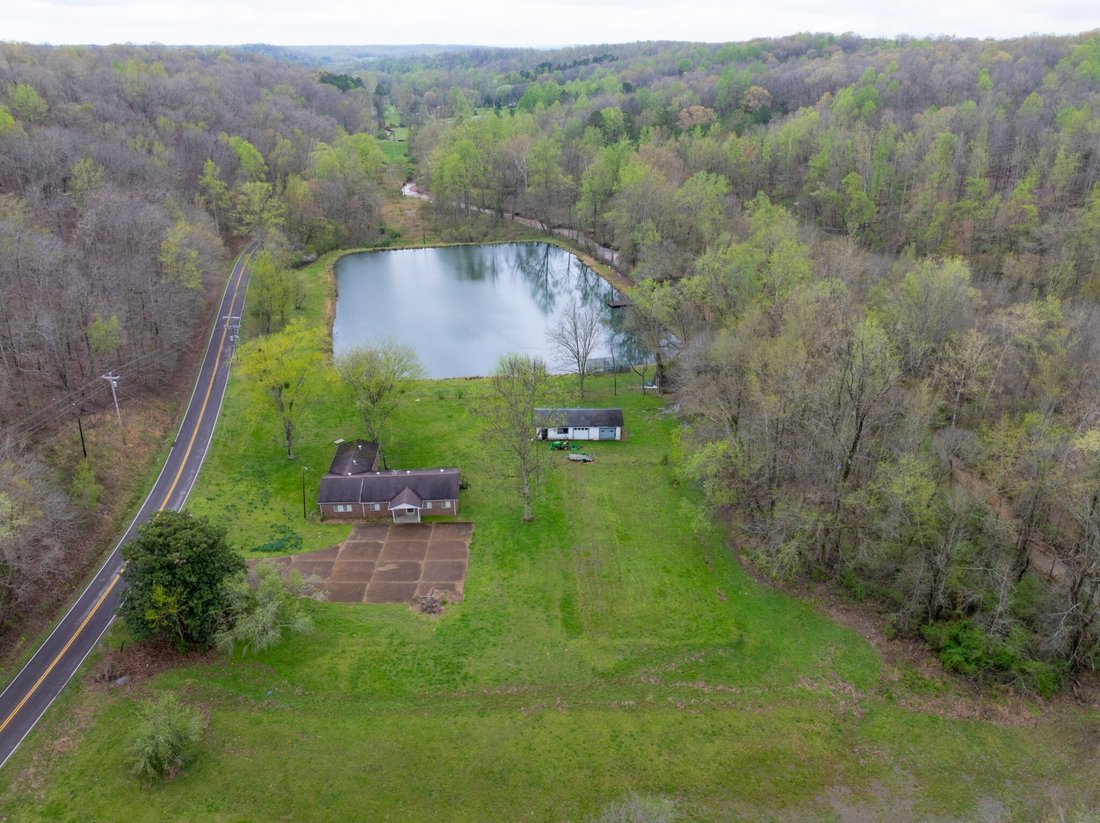 House in Waverly, Tennessee, United States 3 - 17631450