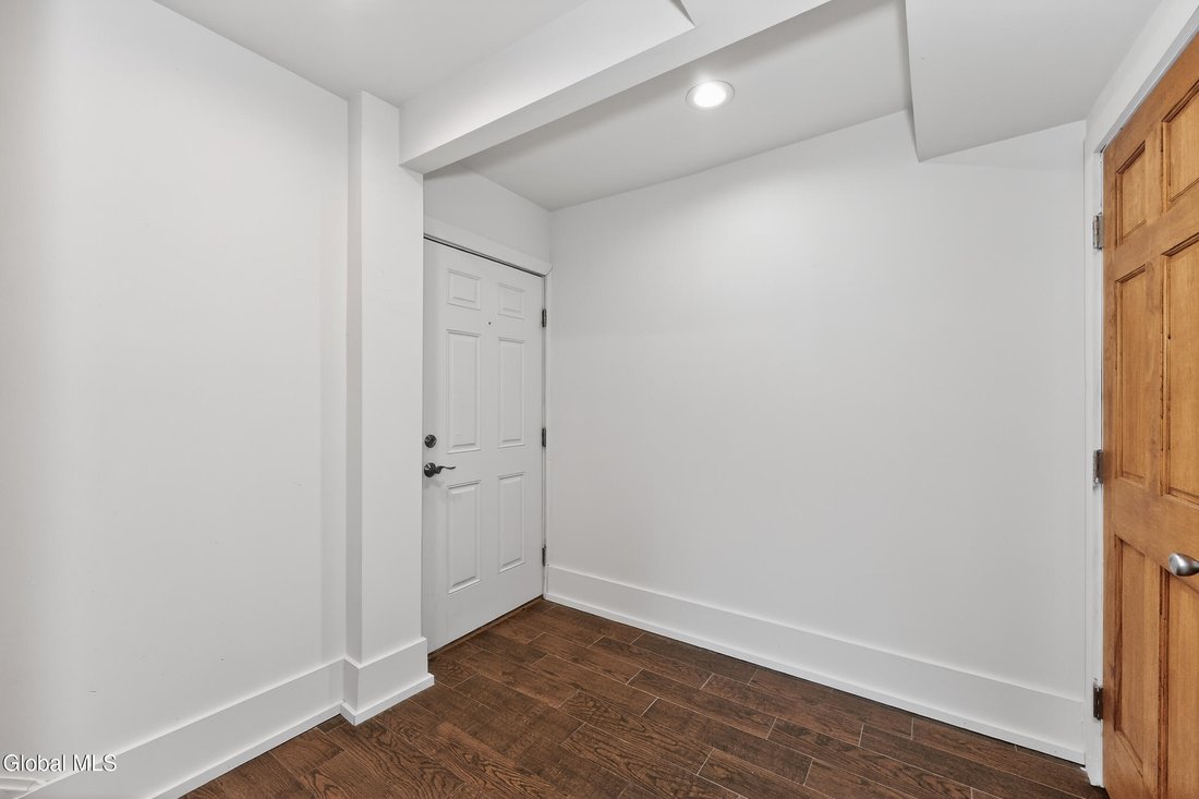 Amsterdam, New York, United States 4 - 17627626