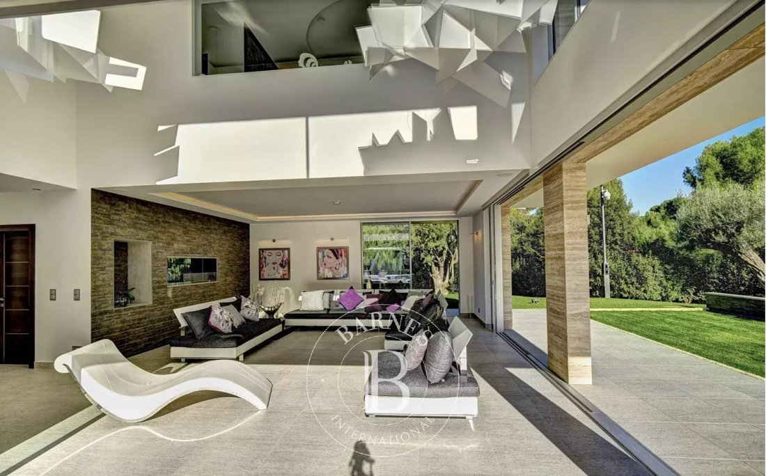 Villa in Antibes, Provence-Alpes-Côte d'Azur, France 3 - 17629059