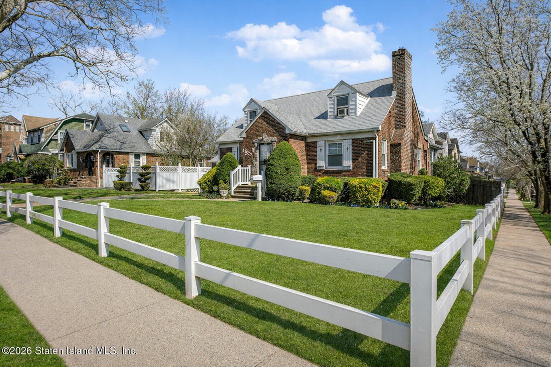 House in New York, New York, United States 1 - 17639655