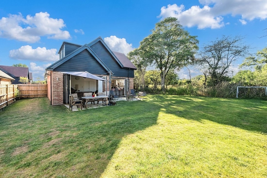 House in Limpsfield, England 3 - 15901093